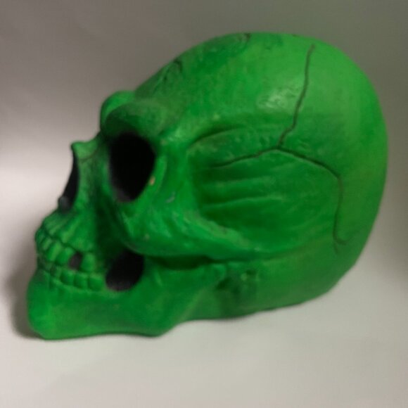 Green Halloween Skull Decor - Picture 4 of 6